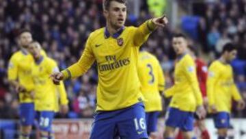 Ramsey, seis semanas de baja, y Wenger quiere un mediocentro