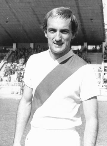 Jugó con el Rayo Vallecano desde 1975 hasta 1980