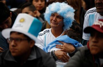 Argentina-Francia (3-4). Un aficionado argentino desolado tras la eliminación en octavos de final.