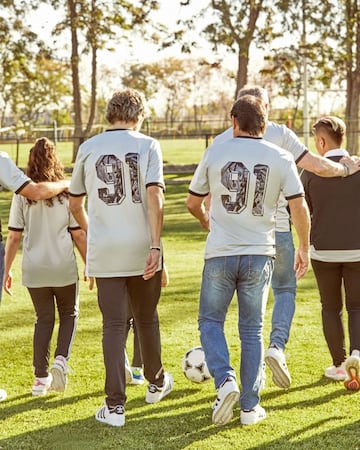 Adidas lanzó una camiseta exclusiva en conmemoración de los 30 años de la Libertadores. Son 1.991 ejemplares, que vendrán acompañadas de un libro con imágenes de la gesta.