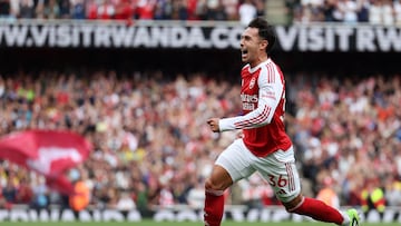 LONDON (United Kingdom), 13/09/2025.- Arsenals Martin Zubimendi celebrates after scoring the 1-0 lead against Nottingham Forest during the English Premier League soccer match between Arsenal and Nottingham Forest at the Emirates Stadium in London, Britain, 13 September 2025. (Reino Unido, Londres) EFE/EPA/ANDY RAIN EDITORIAL USE ONLY. No use with unauthorized audio, video, data, fixture lists, club/league logos, 'live' services or NFTs. Online in-match use limited to 120 images, no video emulation. No use in betting, games or single club/league/player publications.