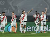 MADRID, 04/03/2026.- El delantero del Rayo Jorge de Frutos (d) celebra tras marcar el 2-0, durante el partido de LaLiga EA Sports que Rayo Vallecano y Real Oviedo disputan este miércoles en el estadio de Vallecas. EFE/Kiko Huesca