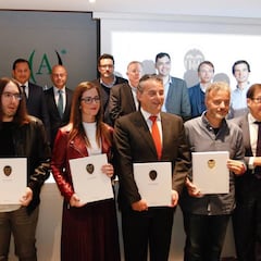 Presenta el libro del Centenario: "la voluntad de querer llegar"