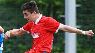 El delantero ha destacado a lo largo de su paso por las inferiores del Mainz 05. Ya ha sido citado a la Roja juvenil, pero no convenció a Héctor Robles para estar en el Sudamericano Sub 20. 