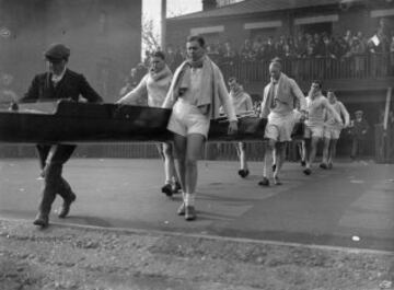 19 de Marzo de 1932, salida de la tripulación de la Universidad de Cambridge para disputar la carrera.