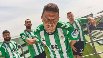 Joaquín, con la nueva equipación del Betis.