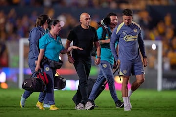 Angel Villacampa head coach of America during the Semifinal second leg match between Tigres UANL and America as part of the Liga BBVA MX Femenil, Torneo Apertura 2024 at Universitario Stadium on November 17, 2024 in Monterrey, Nuevo Leon, Mexico.