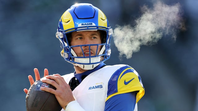 EAST RUTHERFORD, NEW JERSEY - DECEMBER 22: Matthew Stafford #9 of the Los Angeles Rams warms up before a game against the New York Jets at MetLife Stadium on December 22, 2024 in East Rutherford, New Jersey. Emilee Chinn/Getty Images/AFP (Photo by Emilee Chinn / GETTY IMAGES NORTH AMERICA / Getty Images via AFP)