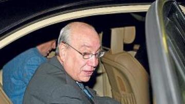 <b>ABRE LA PUERTA. </b>Samper buscará en Egea el socio con el que llegar a todos los murcianistas.