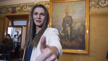 Ana Gabriela Guevara Espinoza (Born in Nogales, Mexico; March 4, 1977) is a Mexican politician and former athlete, world champion in athletics, Olympic silver medalist in Athens 2004 in her specialty of 400 planes, you also obtained good results in 300 and 800 meters. On May 3, 2003, I managed to conquer the 300 meter dash in 35.30 seconds. After his retirement from athletics, he entered politics. She was a candidate of the PRD for delegation head for the Miguel Hidalgo delegation of the Federal District in the 2009 elections. She was a senator for the state of Sonora for the period 2012-2018, she was a Federal Deputy for the PT for Sonora from September to December 2018 date that he left office to be appointed by President Andres Manuel Lopez Obrador, director of CONADE.
Throughout here Political career, she has been involved in various scandals, including illegal movements of Government Funds.
<br><br>
Ana Gabriela Guevara Espinoza (Nacida en Nogales, Mexico; 4 de marzo de 1977) es una politica y ex deportista mexicana, campeona mundial de atletismo, medalla de plata olimpica en Atenas 2004 en su especialidad de 400 mts, tambien obtuvo buenos resultados en 300 y 800 metros. El 3 de mayo de 2003 logro conquistar los 300 metros planos en 35,30 segundos. Despues de su retiro del atletismo, ingreso a la politica. Fue candidata del PRD a jefa de delegacion de la delegacion Miguel Hidalgo del Distrito Federal en las elecciones de 2009. Fue senadora por el estado de Sonora por el periodo 2012-2018, fue Diputada Federal por el PT por Sonora de septiembre a diciembre de 2018 fecha que dejo el cargo para ser nombrada por el presidente Andres Manuel Lopez Obrador, director de CONADE.