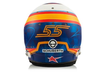 Sainz desvela su casco que pueden mejorar los aficionados