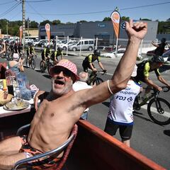 Comida y baño todo en uno durante la etapa del Tour