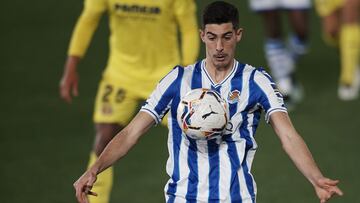 Carlos Fernandez of Real Sociedad controls the ball during the La Liga Santander match between Villarreal CF and Real Sociedad at Estadio de la Ceramica on January 30, 2021 in Villareal, Spain. Sporting stadiums around Spain remain under strict restrictio