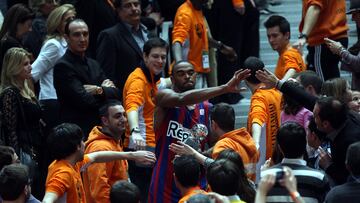 13/02/11 BALONCESTO PARTIDO 
FINAL COPA DEL REY MADRID 2011
REAL MADRID  -  BARCELONA 
CELEBRACION CAMPEON TROFEO COPA
ALAN ANDERSON TROFEO MVP 