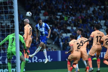 1-3. Cabezazo de César Montes a la escuadra de Grbic tras un centro de Aleix Vidal.