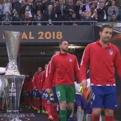 El gafe de Payet: tocó la copa y se rompió a los 30 minutos