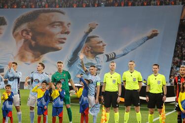 El Celta rinde tributo a Iago Aspas en el encuentro contra el Niza de la Europa League. Un espectáculo de drónes celebra su record histórico de 534 partidos con el club celeste.