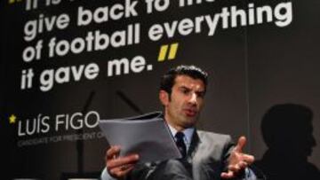 Luis Figo, en un acto durante su candidatura.