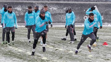 Entrenamiento bajo la nieve antes de viajar a Navarra