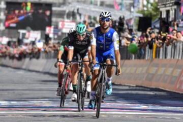 Fernando Gaviria gana la tercera etapa del Giro de Italia 