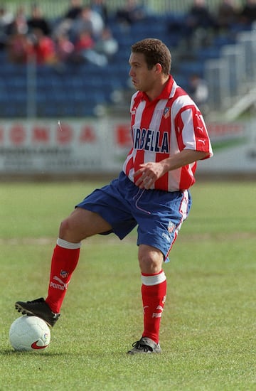 El sevillano llegó al Atlético para jugar en el segundo equipo en 1997. Tras dos temporadas dejó el club rojiblanco para vestir la camiseta de Las Palmas hasta 2002.