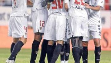 <b>UNA IMAGEN HABITUAL: HA MARCADO 38 GOLES EN 16 PARTIDOS.</b> A casi dos goles y medio por partido. Así despacha sus partidos el Sevilla esta temporada. Porque ha marcado nada menos que 38 partidos en 16 partidos oficiales. En la Liga ha perforado 19 veces la meta rival. En Champions ha marcado diez goles en los cuatro partidos (mención especial a los partidos de Glasgow y Stuttgart) y en la Copa, nueve en dos choques.