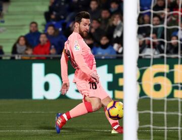 0-1. Leo Messi marcó el primer gol.