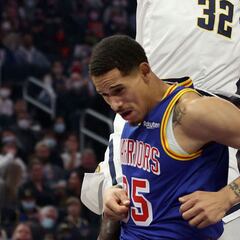 Juan Toscano juega 12:50 minutos en otra noche histórica de Curry