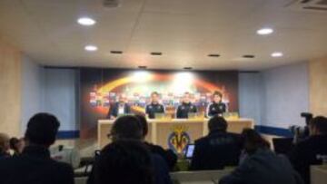 El entrenador del Rapid de Viena, Zoran Barisic, y el jugador Christopher Dibon, en la rueda de prensa previa al encuentro de Europa League entre Villarreal y Rapid de Viena