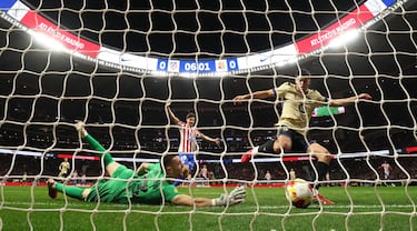 Eric García desvía el balón a su propia portería en una acción desafortunada que abrió el marcador y descolocó al Barça desde los primeros minutos.
