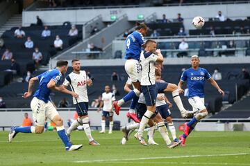 El equipo de Carlo Ancelotti ganó por 0-1 en el debut de la Premier League 2020/2021. James debutó, jugó 91 minutos y tuvo un gran papel. Yerry Mina fue el jefe de la defensa. Calvert Lewin marcó el gol del triunfo.