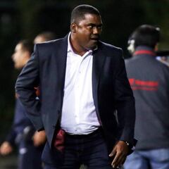 Técnicos especialistas del FPC en revivir equipos con poco