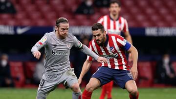 Iker Muniain ante Koke en el Wanda.