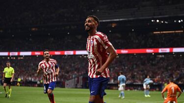 Cunha celebra su gol, con Koke de fondo.