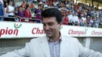 <b>FIN DEL PLAZO. </B>Según Laporta, el Barcelona está cerca de arrebatarle a Eto'o al Real Madrid.