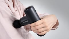 Adiós a la tensión y el dolor muscular: esta pistola de masaje de tamaño mini es ideal para recuperar tras el ejercicio