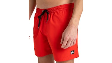 No esperes al verano porque se agota: el bañador de Quiksilver más vendido en Amazon tiene un descuento de hasta el 50%