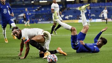 Gudelj, ante el Chelsea.