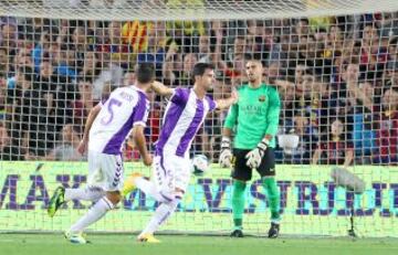 Barcelona-Valladolid. 0-1. Javi Guerra celebra el primer gol.
