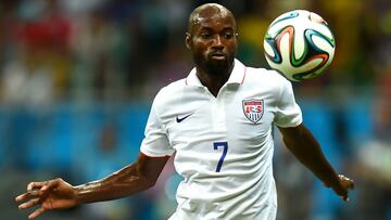 Beasley carga contra el USMNT de Pochettino