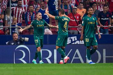 0-2. Roger Martí celebra el segundo gol que anota en el minuto 26 de encuentro.