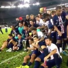 Crece la polémica: Verratti obliga a Neymar a celebrar el título y Mbappé lo empuja fuera