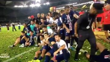 Verratti forces Neymar to celebrate, Mbappé is having none of it