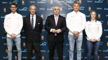 &Aacute;lvaro de Arriba, Francisco de Bergia, Alejandro Blanco, Marcus Cooper y Margarita Morata, en el acto de renovaci&oacute;n del acuerdo del programa de Becas Podium entre el COE y Telef&oacute;nica.