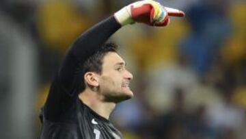 El portero de la selección francesa Hugo Lloris durante el partido correspondiente a la primera fase de la Eurocopa 2012, del grupo D, entre Suecia y Francia, disputado en Kiev, Ucrania.