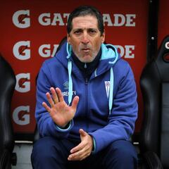 El 11 ideal que planea Mario Salas en Universidad Católica