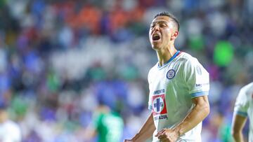 Andres Montano celebrates his goal 1-3 of Cruz Azul during the Quarter-Final first leg match between Leon and Cruz Azul as part of the Liga BBVA MX, Torneo Clausura 2025 at Nou Camp Stadium on May 08, 2025 in Leon, Guanajuato, Mexico.