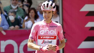 Juanpe L&oacute;pez, maglia rosa del Giro, minutos antes de tomar la salida en Catania.