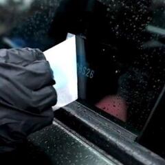 Si su auto cumple este requisito no está obligado a grabar la patente en el parabrisas: así puedes saber si estás exento