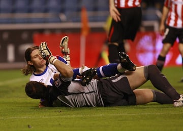 Nunca un gol tuvo un precio tan alto. El 23 de enero 2010 se disputaba un Deportivo-Athletic en Riazor. Filipe Luis, lateral brasileño deportivista, entraba en el área bilbaína y Gorka Iraizoz, portero del Athletic, salió a su encuentro y su choque terminó en fractura y luxación del tobillo del brasileño. Aunque el tiempo de baja se estimó entre 4 y seis meses, Filipe Luis rompió registros y tres meses después ya comenzó a entrenar y el 8 de mayo volvió a jugar en un partido contra el Mallorca. Aunque había sonado para fichar por el Barcelona, antes de la lesión, el siguiente mercado de verano recaló en el Atlético. Con el equipo colchonero ganó la Supercopa de Europa en 2010, 2012 y 2018, La Europa League en 2012 y 2018, una Copa del Rey y un Liga. Posteriormente fichó por el Chelsea inglés, con el que ganó Copa de la Liga y Premier League. Filipe Luis, internacional brasileño, se proclamó campeón de la Copa Confederaciones en 2013 y de la Copa América 2019. 